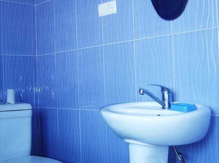 Отель Lilo Near Airport