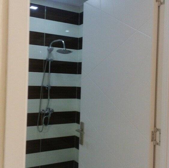 Отель Lilo Near Airport