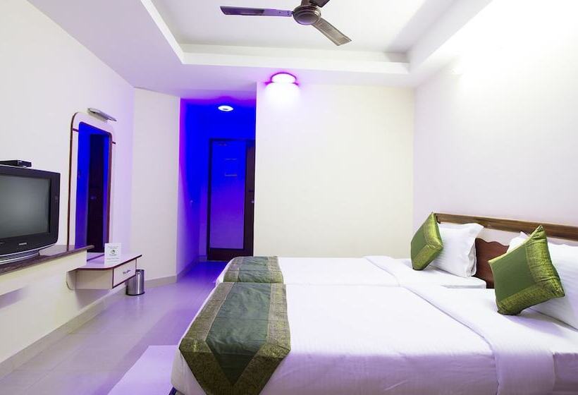 בית מלון כפרי Treebo Trip Sun Square