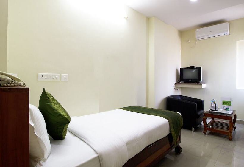 בית מלון כפרי Treebo Trip Sun Square