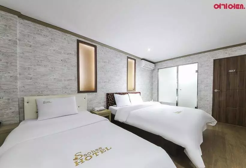 Q Motel