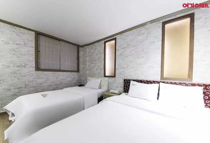 Q Motel