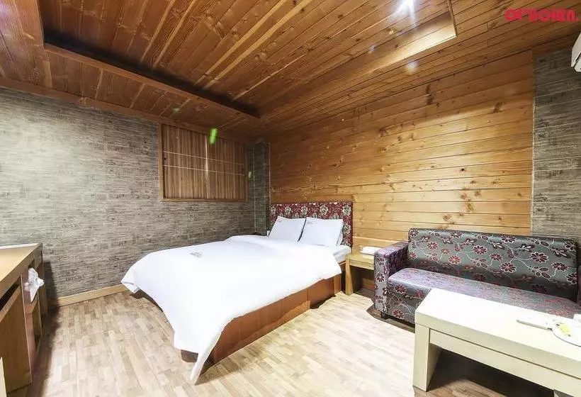 Q Motel