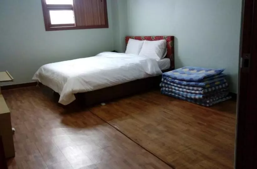Q Motel
