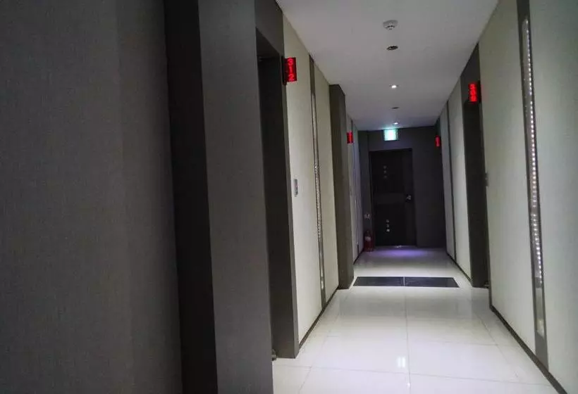 Q Motel