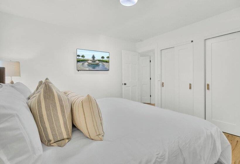 16 29th Avenue Isle Of Palms Group Retreat