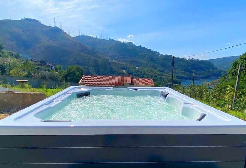 Casas Capela By O Porto Seven