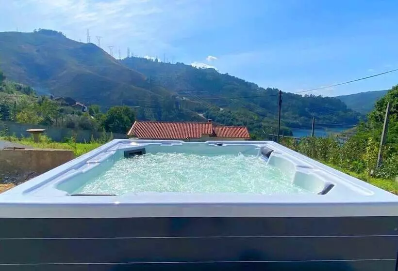 Casas Capela By O Porto Seven