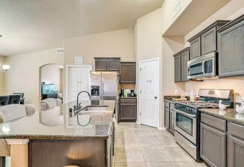 Pet Friendly Santa Teresa Home W/ Patio & Grill!