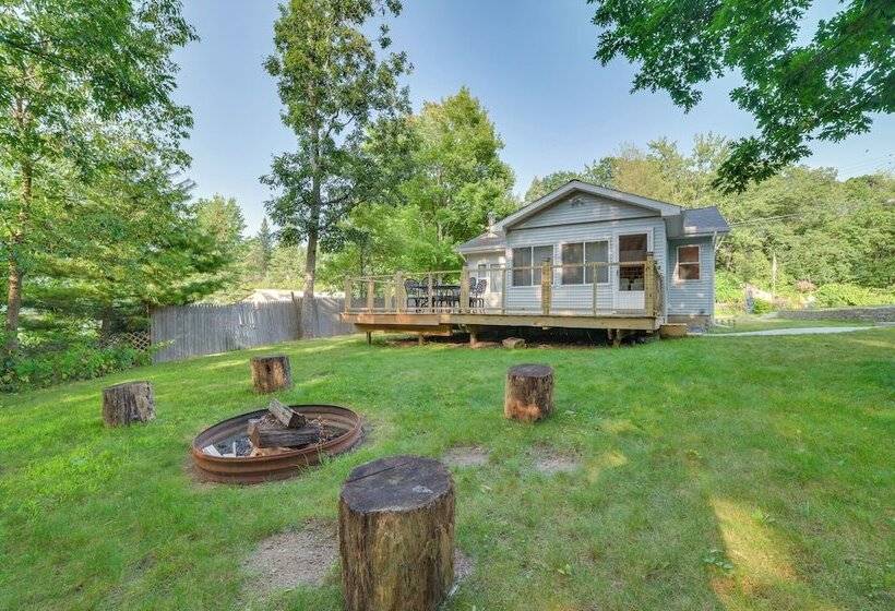 Quiet Family Home W/ Yard < 1 Mi To Houghton Lake!