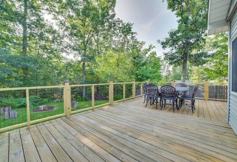 Quiet Family Home W/ Yard < 1 Mi To Houghton Lake!