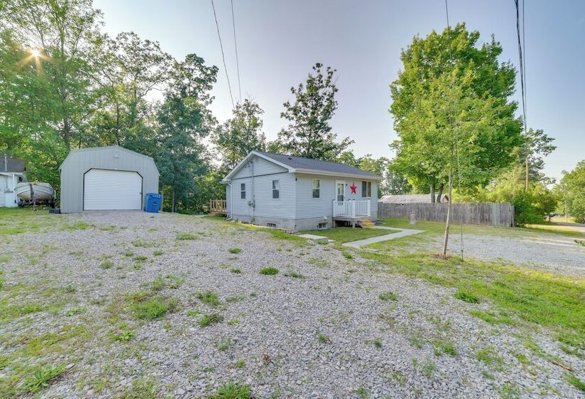 Quiet Family Home W/ Yard < 1 Mi To Houghton Lake!