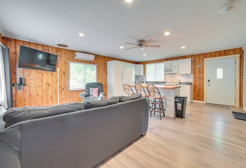 Quiet Family Home W/ Yard < 1 Mi To Houghton Lake!