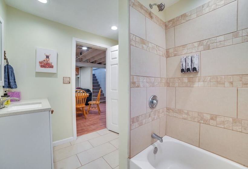 Quiet Family Home W/ Yard < 1 Mi To Houghton Lake!