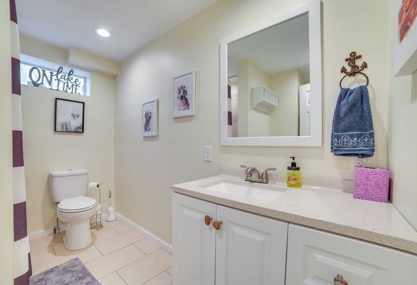 Quiet Family Home W/ Yard < 1 Mi To Houghton Lake!