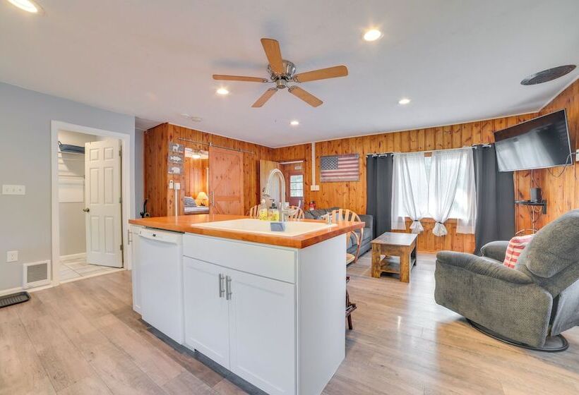 Quiet Family Home W/ Yard < 1 Mi To Houghton Lake!