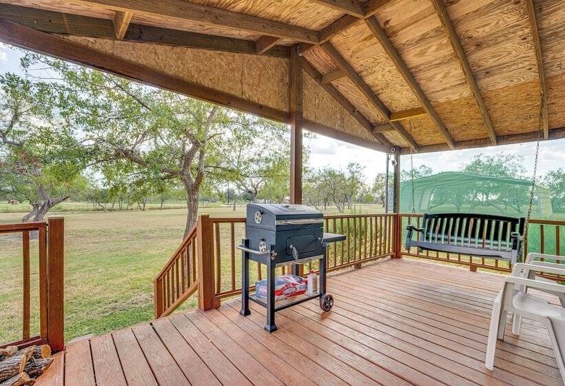 Remote Harwood Retreat W/ Yard & Bbq Pit!