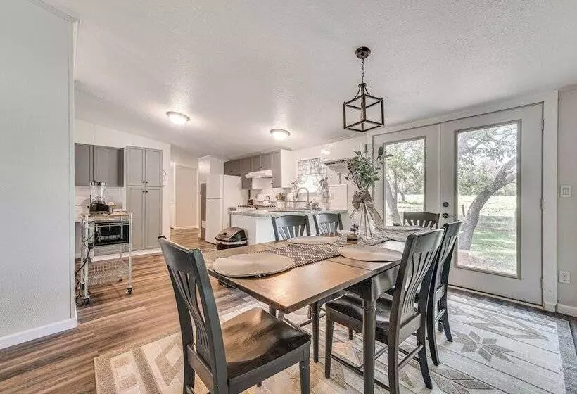 Remote Harwood Retreat W/ Yard & Bbq Pit!