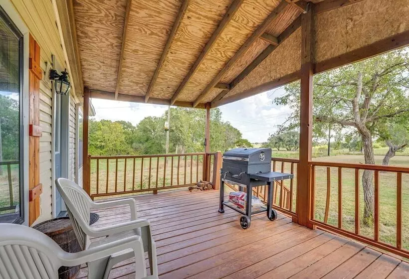 Remote Harwood Retreat W/ Yard & Bbq Pit!