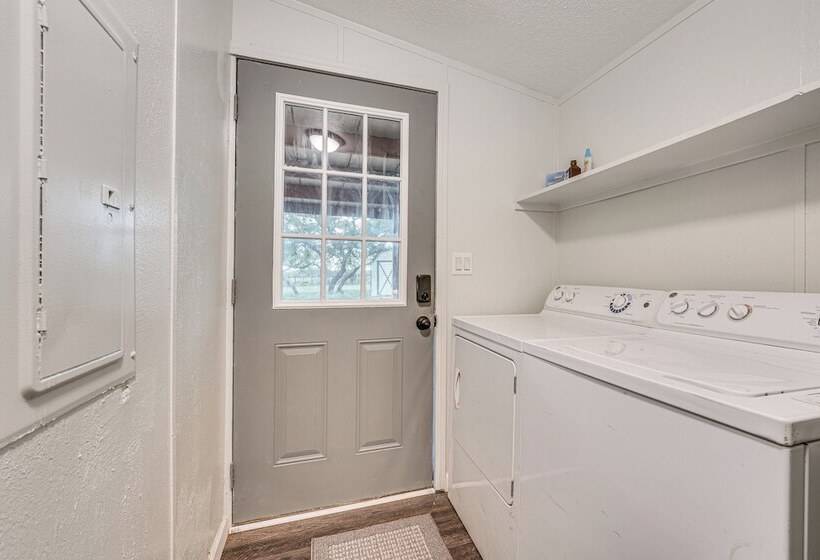 Remote Harwood Retreat W/ Yard & Bbq Pit!