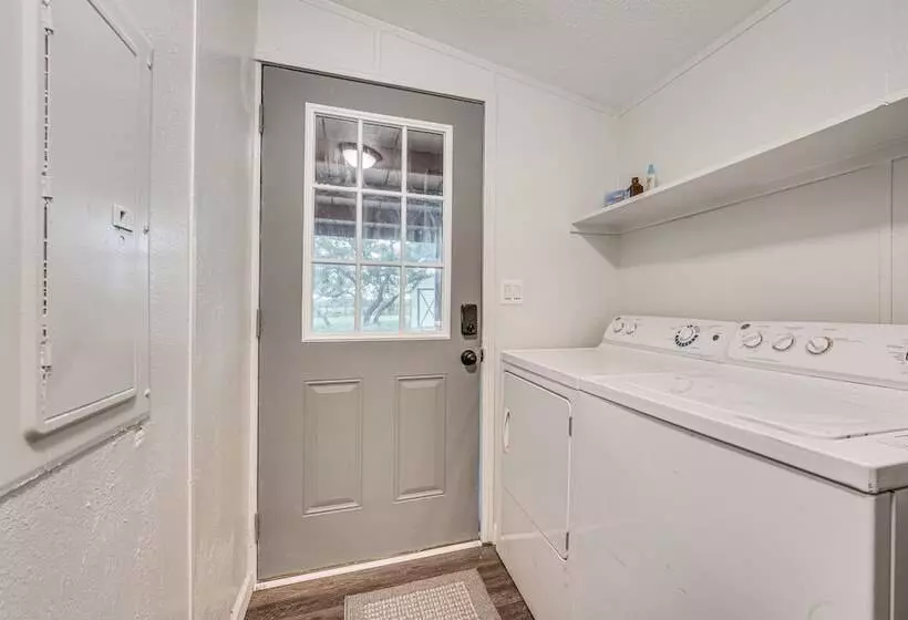 Remote Harwood Retreat W/ Yard & Bbq Pit!