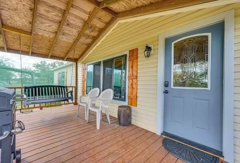 Remote Harwood Retreat W/ Yard & Bbq Pit!