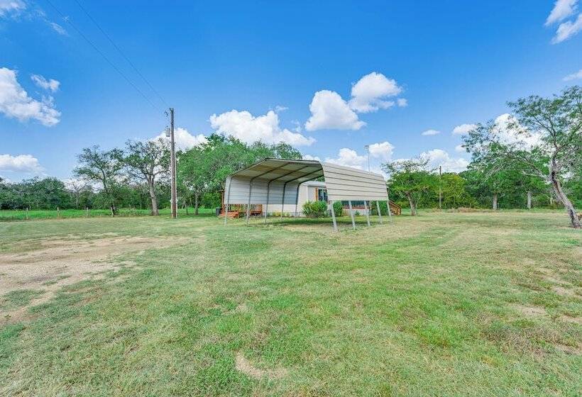 Remote Harwood Retreat W/ Yard & Bbq Pit!