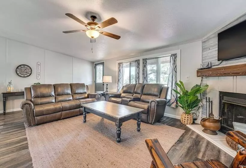 Remote Harwood Retreat W/ Yard & Bbq Pit!