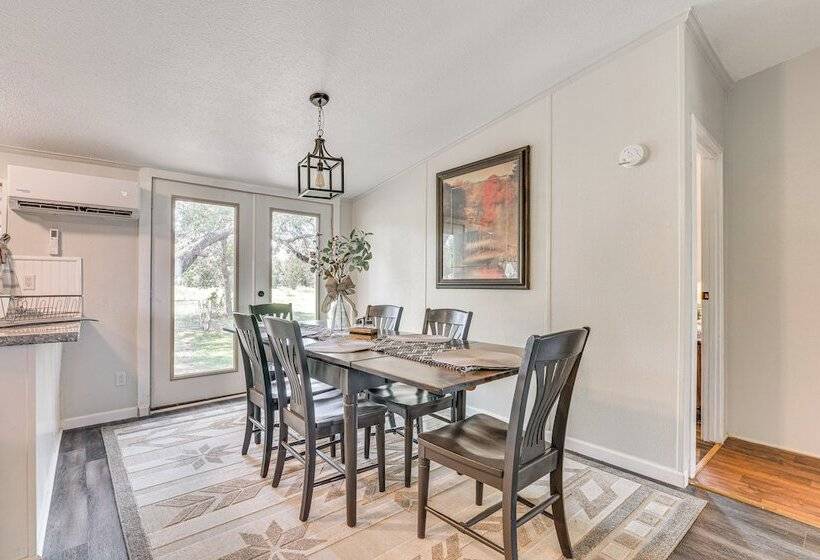 Remote Harwood Retreat W/ Yard & Bbq Pit!