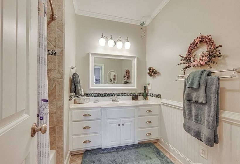 Riverfront Aurora Home W/ Deck & Private Pier!