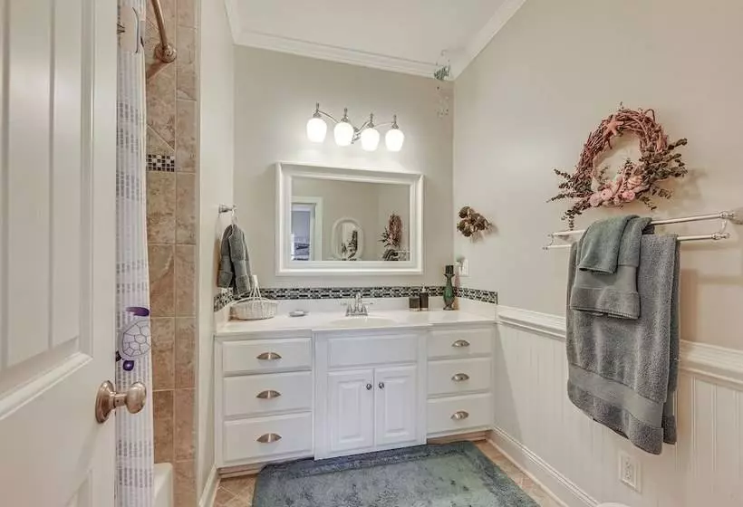 Riverfront Aurora Home W/ Deck & Private Pier!