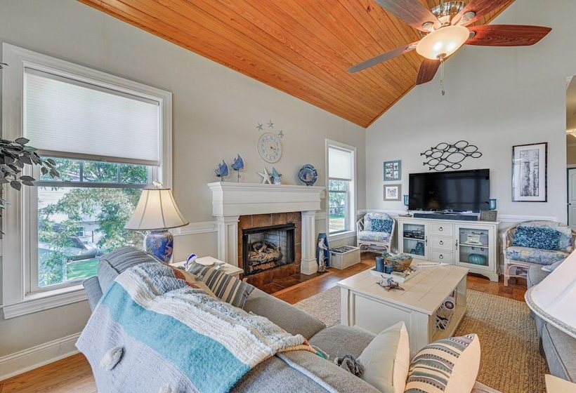 Riverfront Aurora Home W/ Deck & Private Pier!