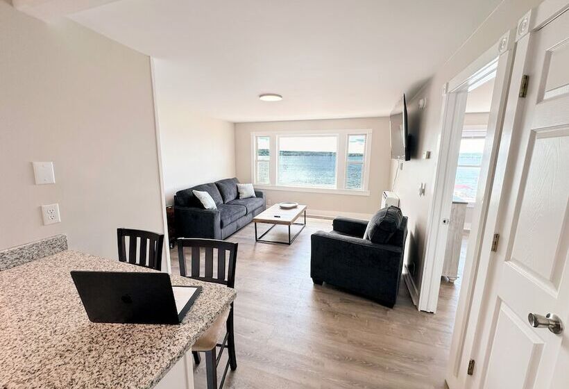 Saratoga Lakeside Retreat