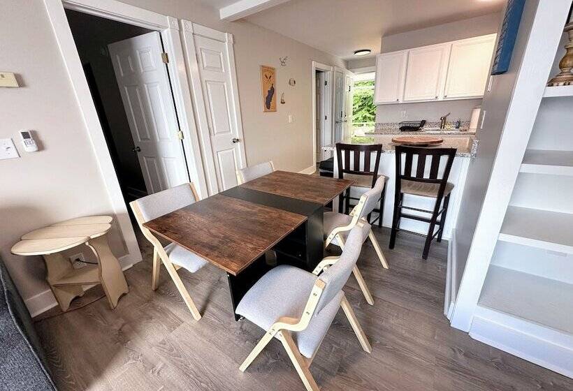 Saratoga Lakeside Retreat