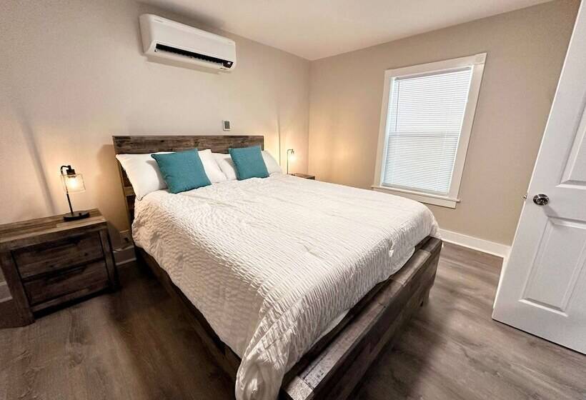 Saratoga Lakeside Retreat