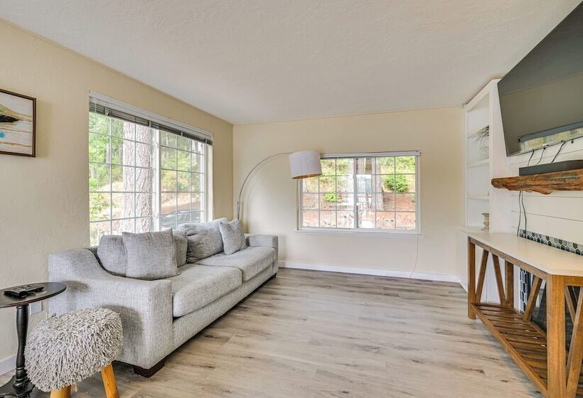 Serene Shelton Sanctuary W/ Private Beach & Kayaks