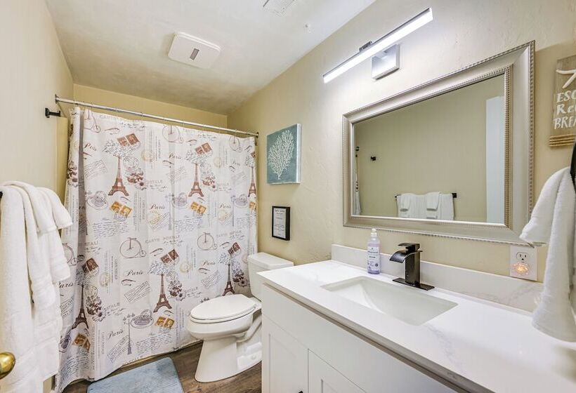 Serene Shelton Sanctuary W/ Private Beach & Kayaks