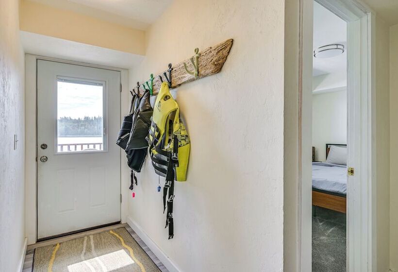 Serene Shelton Sanctuary W/ Private Beach & Kayaks