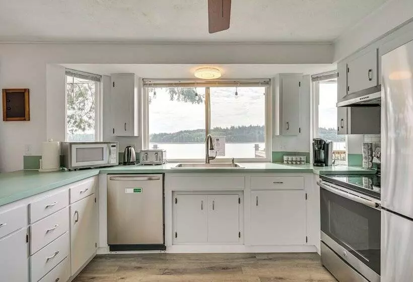Serene Shelton Sanctuary W/ Private Beach & Kayaks