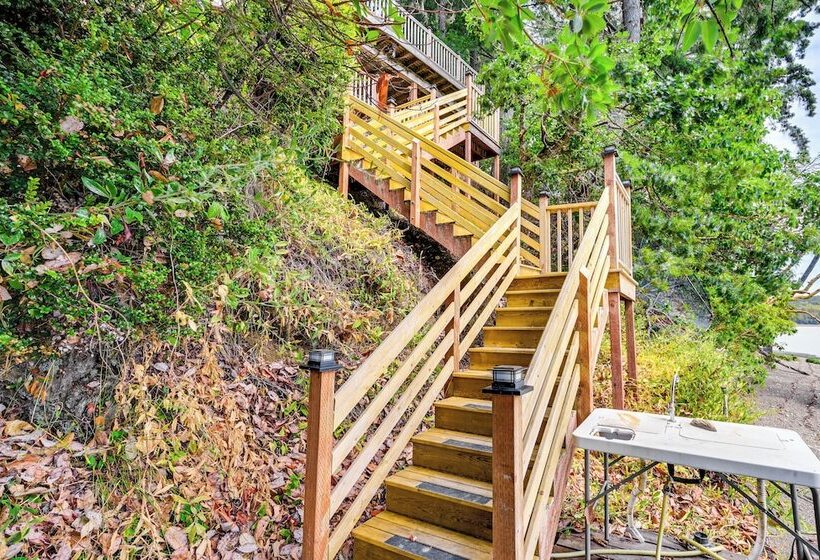 Serene Shelton Sanctuary W/ Private Beach & Kayaks