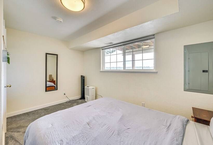 Serene Shelton Sanctuary W/ Private Beach & Kayaks