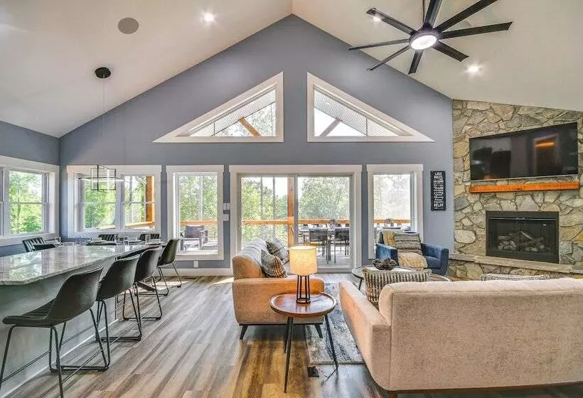 Private Hot Tub: Lakefront Connelly Springs Escape