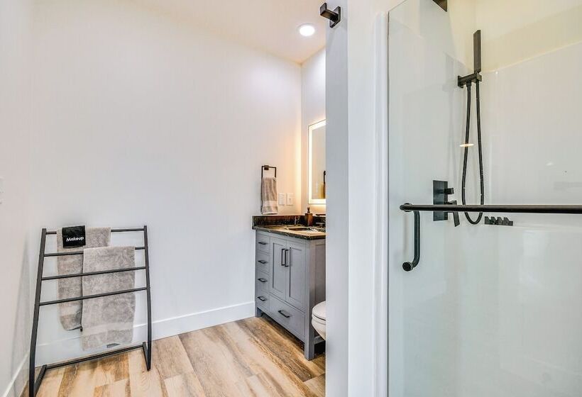 Private Hot Tub: Lakefront Connelly Springs Escape