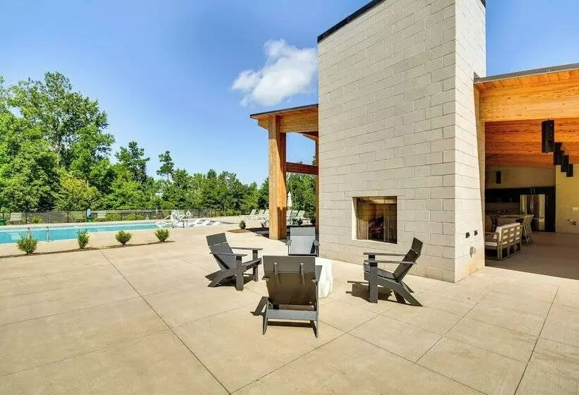 Private Hot Tub: Lakefront Connelly Springs Escape