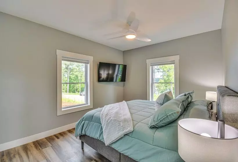 Private Hot Tub: Lakefront Connelly Springs Escape