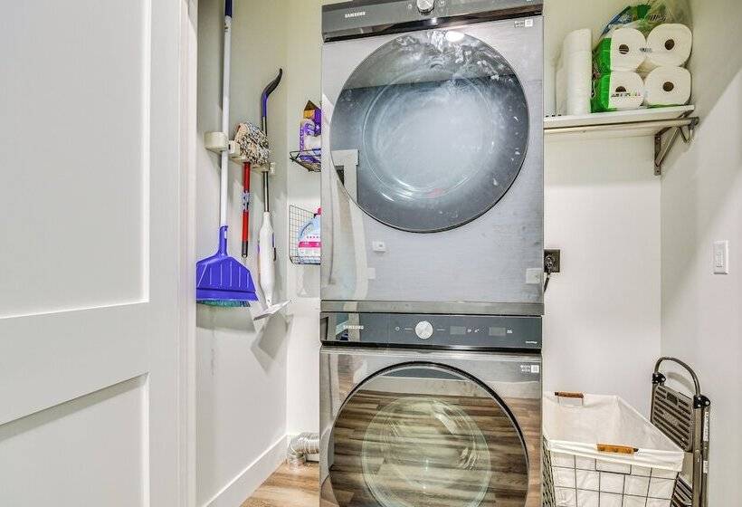 Private Hot Tub: Lakefront Connelly Springs Escape