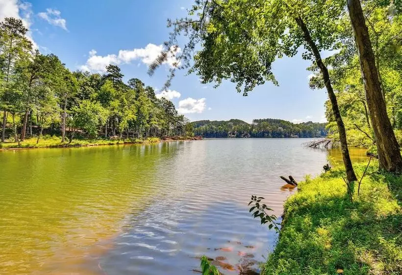 Private Hot Tub: Lakefront Connelly Springs Escape