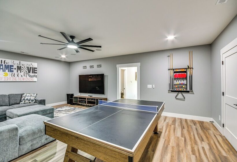 Private Hot Tub: Lakefront Connelly Springs Escape