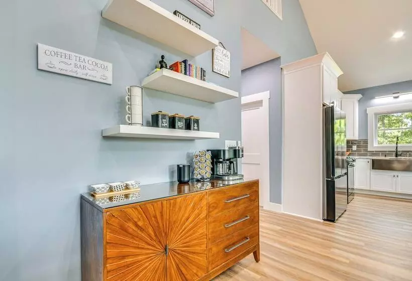 Private Hot Tub: Lakefront Connelly Springs Escape