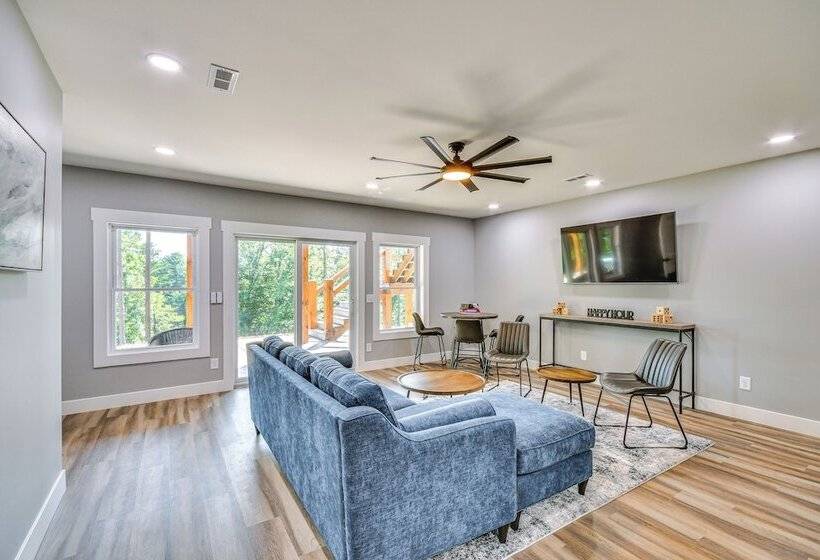 Private Hot Tub: Lakefront Connelly Springs Escape